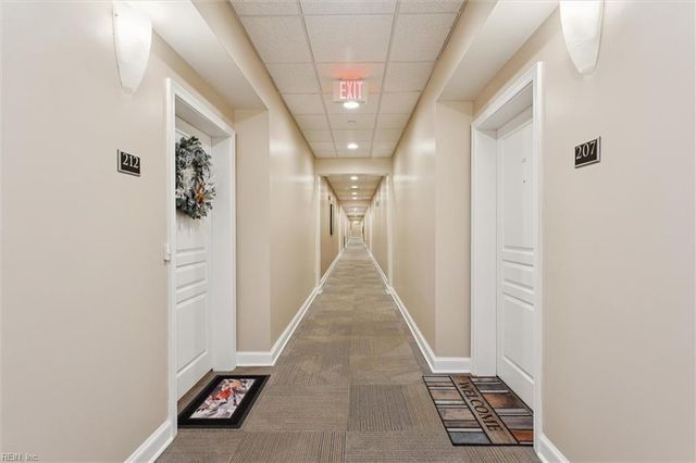 670 Town Center Dr Unit 207, Newport News, VA 23606