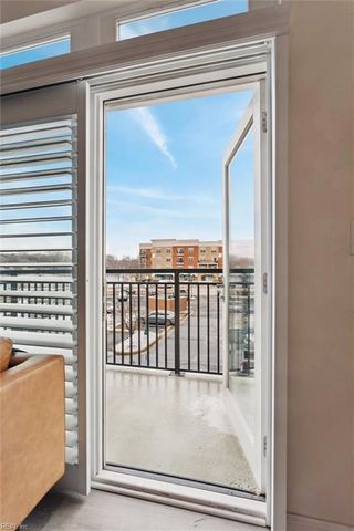 670 Town Center Dr Unit 207, Newport News, VA 23606