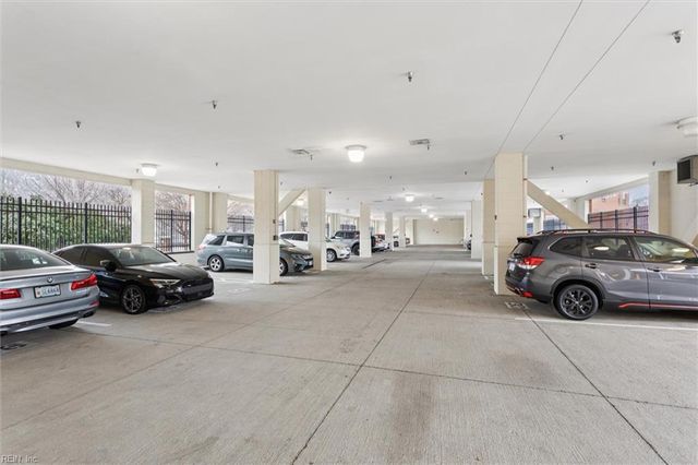 670 Town Center Dr Unit 207, Newport News, VA 23606