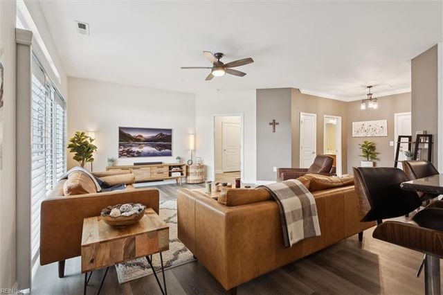 670 Town Center Dr Unit 207, Newport News, VA 23606