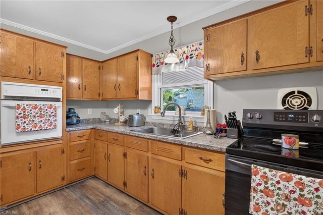 8 Julia TER, Newport News, VA 23608