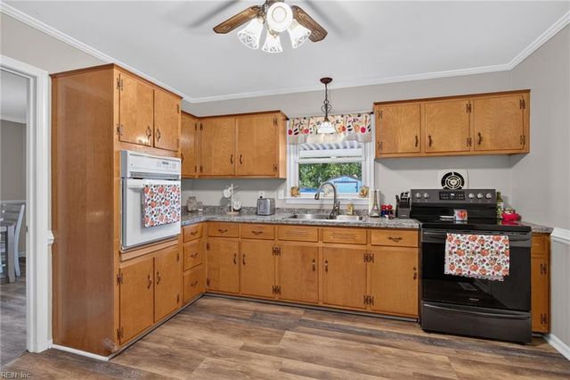 8 Julia TER, Newport News, VA 23608