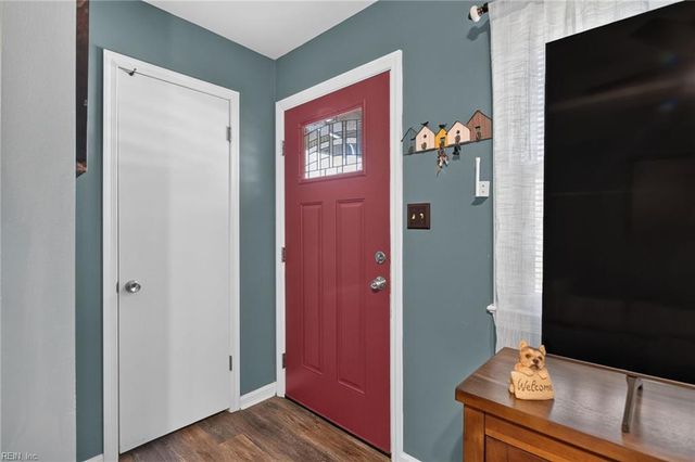 8 Julia TER, Newport News, VA 23608