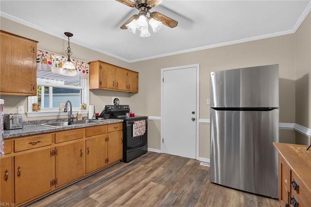 8 Julia TER, Newport News, VA 23608