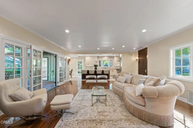1010 Stoneridge Drive, Pasadena, CA 91105