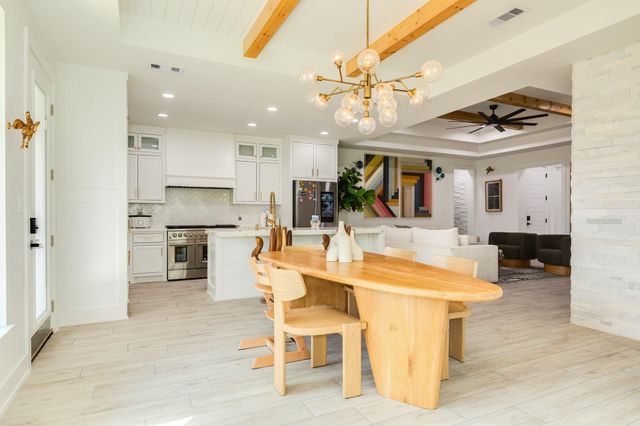 1020 Oak Street, West Columbia, TX 77486