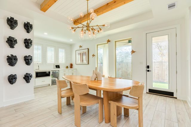 1020 Oak Street, West Columbia, TX 77486