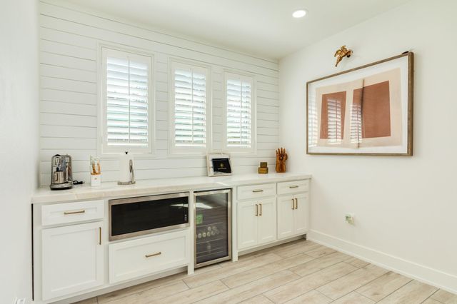 1020 Oak Street, West Columbia, TX 77486