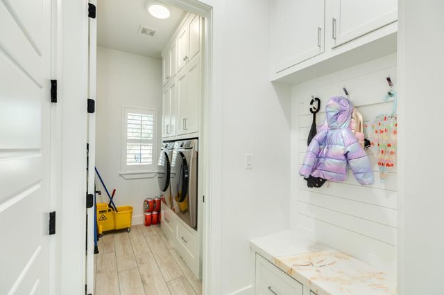 1020 Oak Street, West Columbia, TX 77486