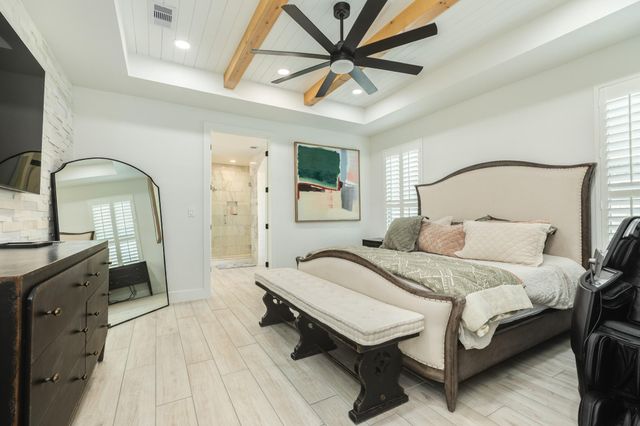 1020 Oak Street, West Columbia, TX 77486