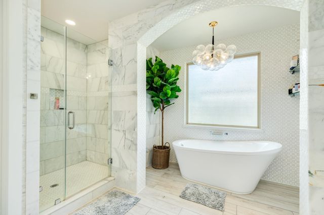 1020 Oak Street, West Columbia, TX 77486