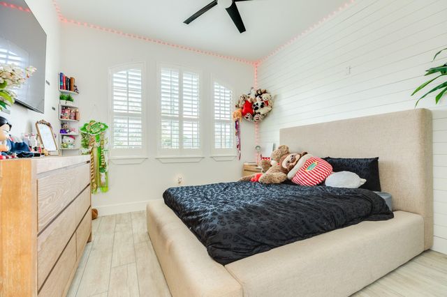 1020 Oak Street, West Columbia, TX 77486