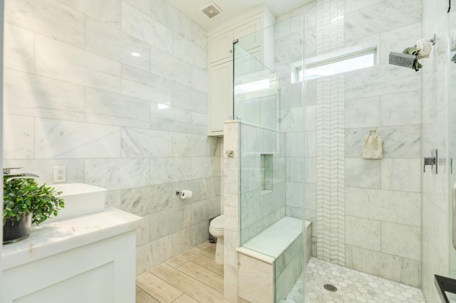 1020 Oak Street, West Columbia, TX 77486