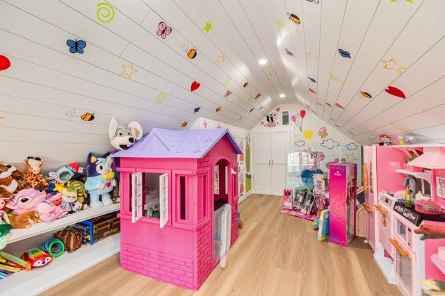 1020 Oak Street, West Columbia, TX 77486