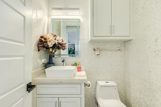 1020 Oak Street, West Columbia, TX 77486