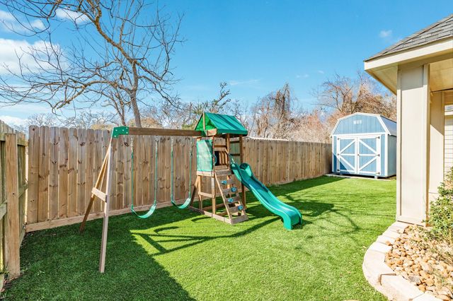 1020 Oak Street, West Columbia, TX 77486