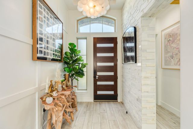 1020 Oak Street, West Columbia, TX 77486