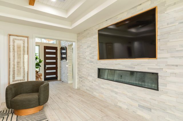 1020 Oak Street, West Columbia, TX 77486