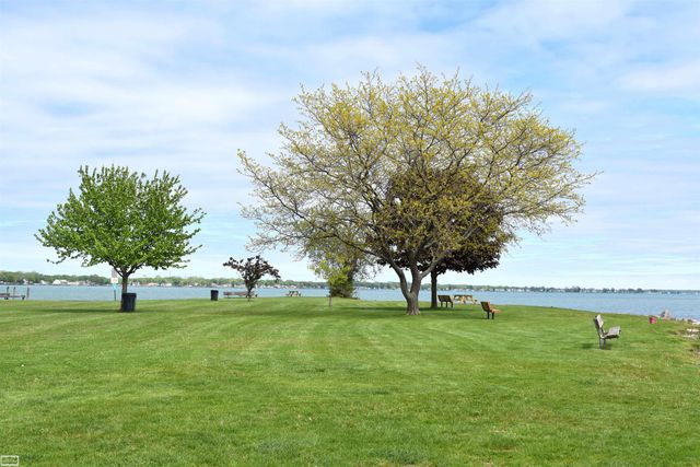 38199 Murdicks Drive, New Baltimore, MI 48047