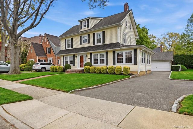 15 Kensington Road, Garden City, NY 11530