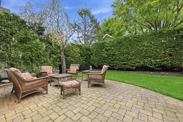 15 Kensington Road, Garden City, NY 11530