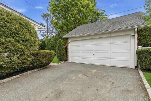 15 Kensington Road, Garden City, NY 11530