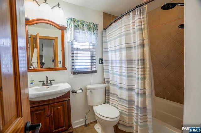 13 Chestnut Street, Garfield, NJ 07026