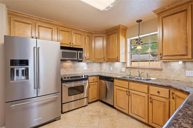 1604 S Hill Street, Alvin, TX 77511