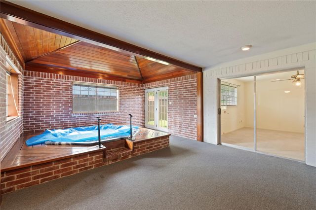 1604 S Hill Street, Alvin, TX 77511