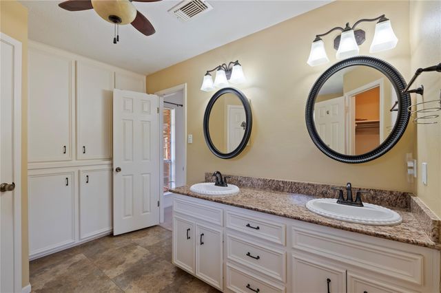 1604 S Hill Street, Alvin, TX 77511