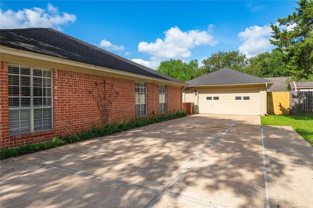 1604 S Hill Street, Alvin, TX 77511