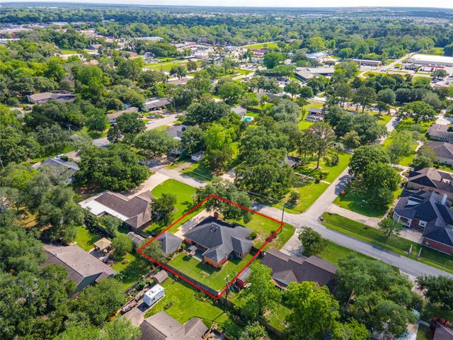 1604 S Hill Street, Alvin, TX 77511