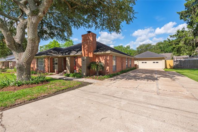1604 S Hill Street, Alvin, TX 77511