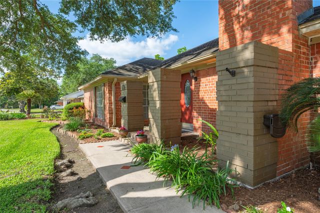 1604 S Hill Street, Alvin, TX 77511
