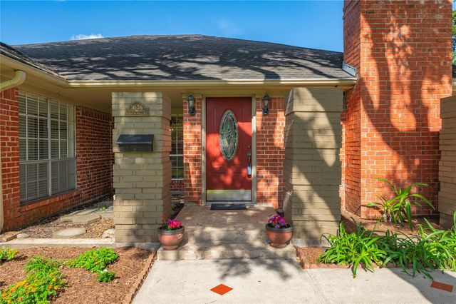 1604 S Hill Street, Alvin, TX 77511