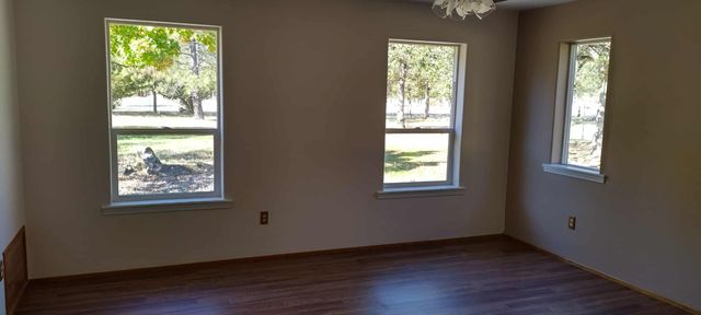 355 Bond Road, Shady Cove, OR 97539