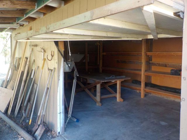 355 Bond Road, Shady Cove, OR 97539