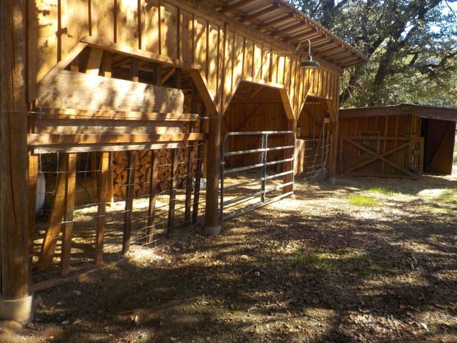 355 Bond Road, Shady Cove, OR 97539