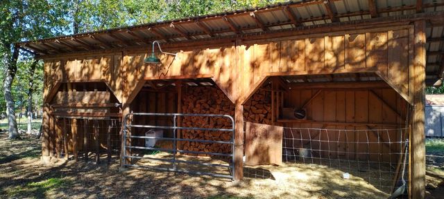 355 Bond Road, Shady Cove, OR 97539