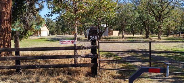 355 Bond Road, Shady Cove, OR 97539
