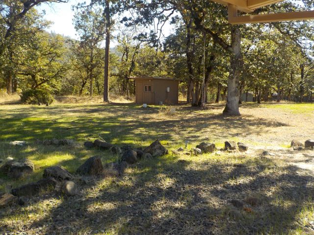 355 Bond Road, Shady Cove, OR 97539