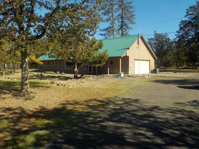 355 Bond Road, Shady Cove, OR 97539