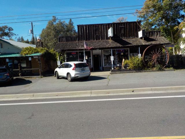 355 Bond Road, Shady Cove, OR 97539