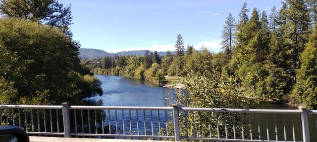 355 Bond Road, Shady Cove, OR 97539