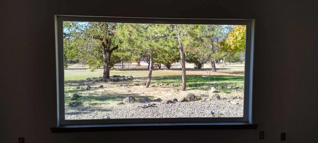355 Bond Road, Shady Cove, OR 97539