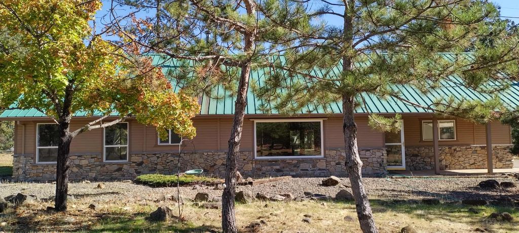 355 Bond Road, Shady Cove, OR 97539