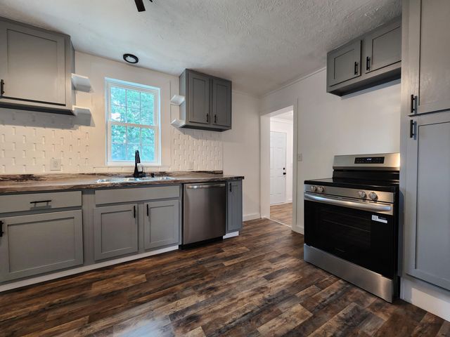 506 S Griffith Avenue, Aurora, MO 65605