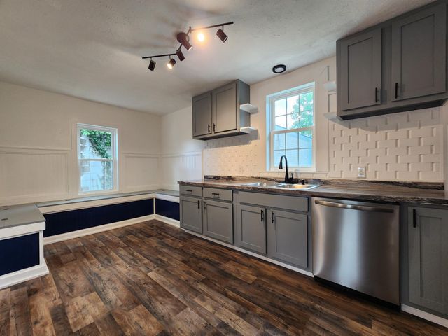 506 S Griffith Avenue, Aurora, MO 65605