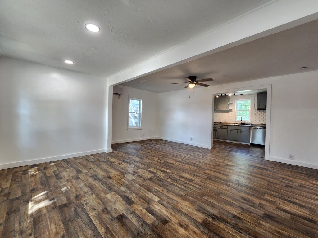 506 S Griffith Avenue, Aurora, MO 65605