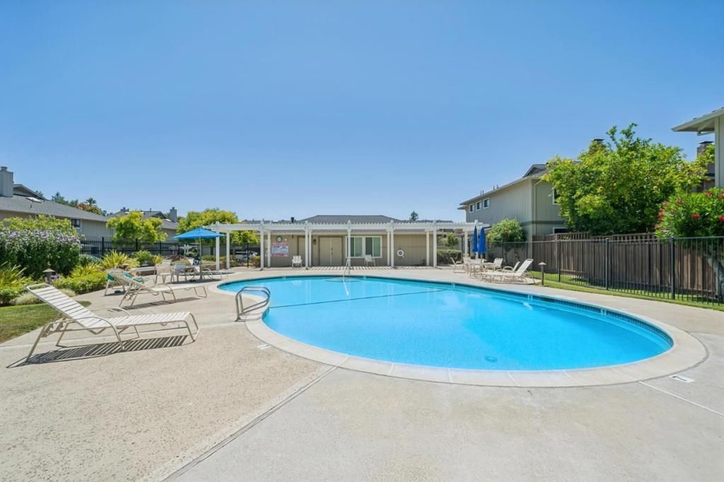 Image 22 of property listing at 18899 Sara Park Circle, Saratoga, CA 95070